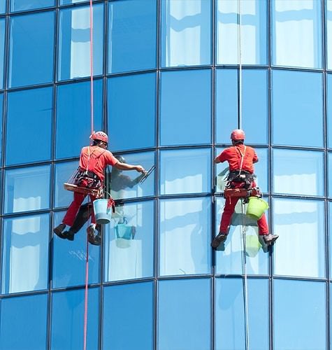 Мытье фасадов промальпинистами в Камышине